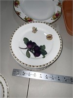 Queen's China Hooker's Fruit Plum 11 plates