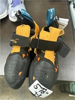 2 scarpa climbing shoes instinct 3 not a match or