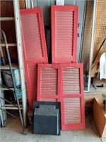 Shutters (2 pairs), roof vent