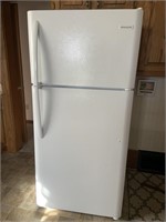 Frigidaire white refrigerator w/ice maker