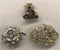 Lot of various costume jewelry brooches