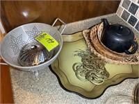 SERVING TRAY WITH COLANDER AND TEA POT