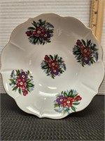 Vintage round floral bowl w/gold trim. No