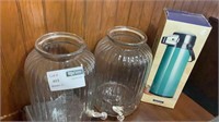 1 Lot - 2 Glass Pitchers with spouts/2.6 quart/