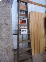 Wood Ladder, 8'