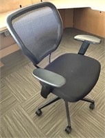 STAR MESH BACK TASK CHAIR