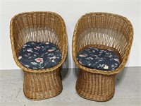 Pair of wicker patio chairs w/ cushions