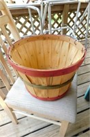 Apple Garden Basket w/wire handles
