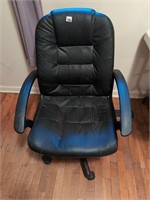 Rolling desk chair