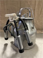 Bucket milker with pulsator
