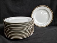 Box of 13 Wedgwood dinner plates