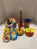 GROUP OF VINTAGE TIN LITHO NOISEMAKER & TOYS OF