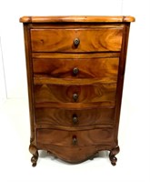 Mahogany chest, 5 drawers, serpentine front,