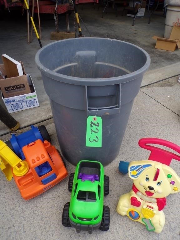 GARBAGE CAN & TOYS