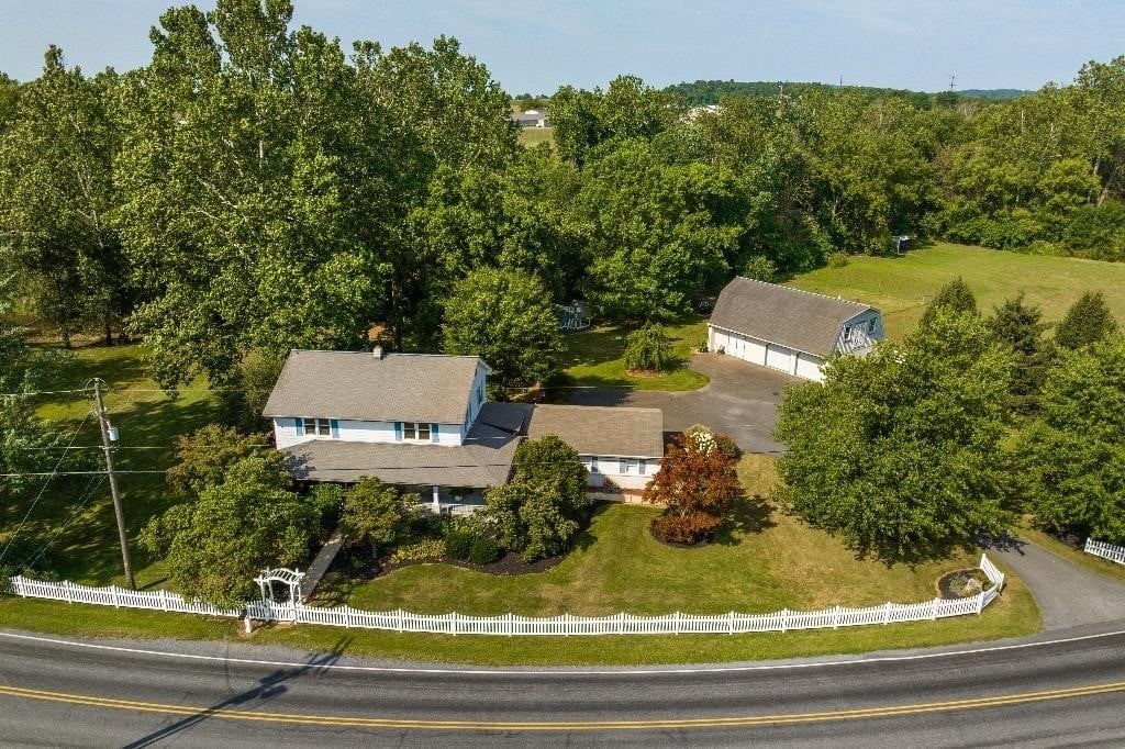 915 RED RUN ROAD, NEW HOLLAND (4.4 ACRES