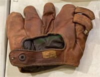 Vintage Nokoma baseball glove     1733