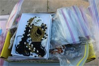 Jewelry Lot: Large Lot Decorator/Costume Jewelery