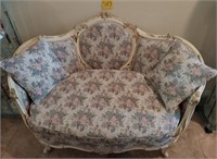 Q - VICTORIAN STYLE LOVESEAT W/ PILLOWS