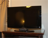 Dynex TV 32"  with Remote
