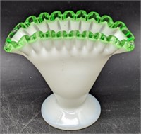 (LJ) Fenton emerald crest milk glass fan vase (4"