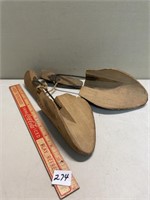 PAIR OF ANTIQUE WOODEN SHOE FORMS