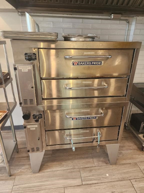 LIKE NEW BAKERS PRIDE GAS PIZZA OVENS MODEL 151