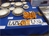 A TYCO 1980' GARFIELD TELEPHONE AND METAL "LAZY