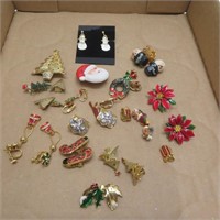 Costume Jewelry - Christmas - Earrings are Clipped