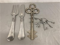 4 Decorative Wall Hangings Utensils & Keys