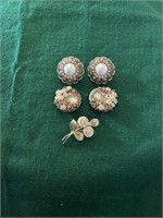 Two pair of vintage clip earrings and vintage pin