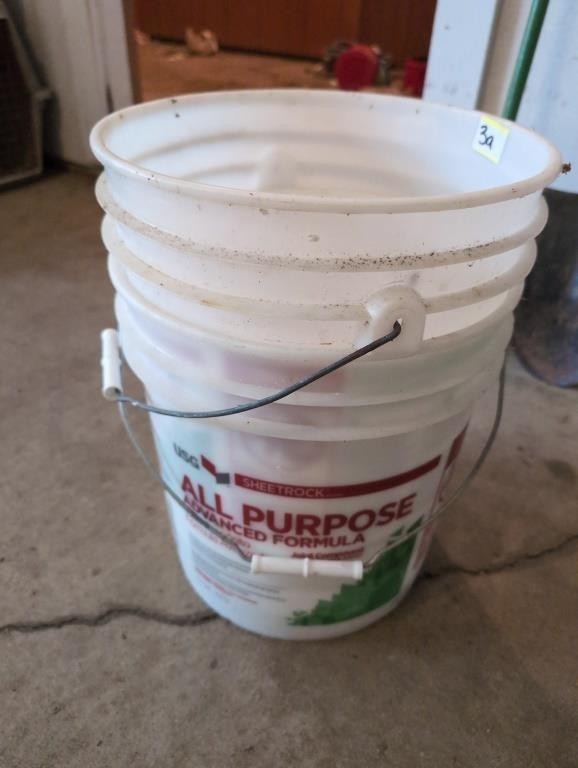 2 5 gallon buckets and smaller