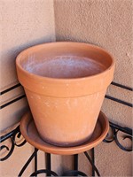 TERRACOTTA POT WITH BASE PLATE