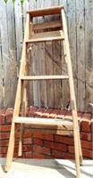 Wood Ladder, 4'