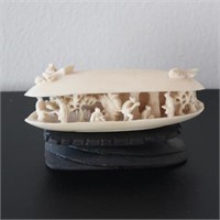Antique Chinese finely carved ivory clam shell