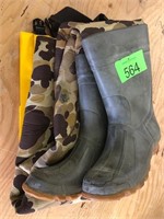 PAIR OF WADERS, SIZE 9; SEAL LINE DRY BAG