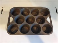 Cast iron muffin cornbread pan