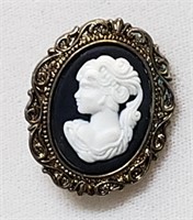 Ladies Cameo Style Brooch