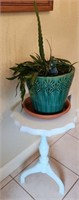 Pretty wood plant stand and plant approx 30