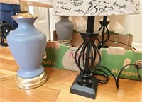 2 pair of table lamps