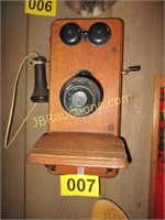 VINTAGE HAND CRANK TELEPHONE