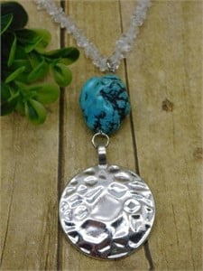 HAMMERED PENDANT ON STONE CHIP NECKLACE WITH TURQU