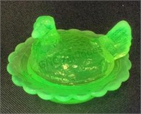 Beautiful opalescent green uranium glass hen on