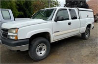 '05 Chevy 2500 Pickup,4WD, gas, auto, TITLED