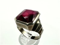 10K Gold Ring with a Red Ruby Stone