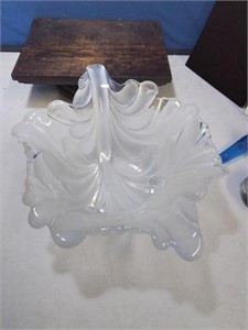 Quite heavy makasa frosted leaf centerpiece bowl
