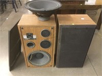 Pair Dynamic Audio 1901 Speakers and Behringer 14