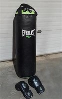 Everlast Punching Bag W/ Boxing Gloves