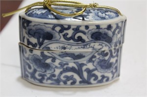 A Signed Chinese Blue and White Box