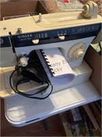 Singer 1862 sewing machine with pressure foot and