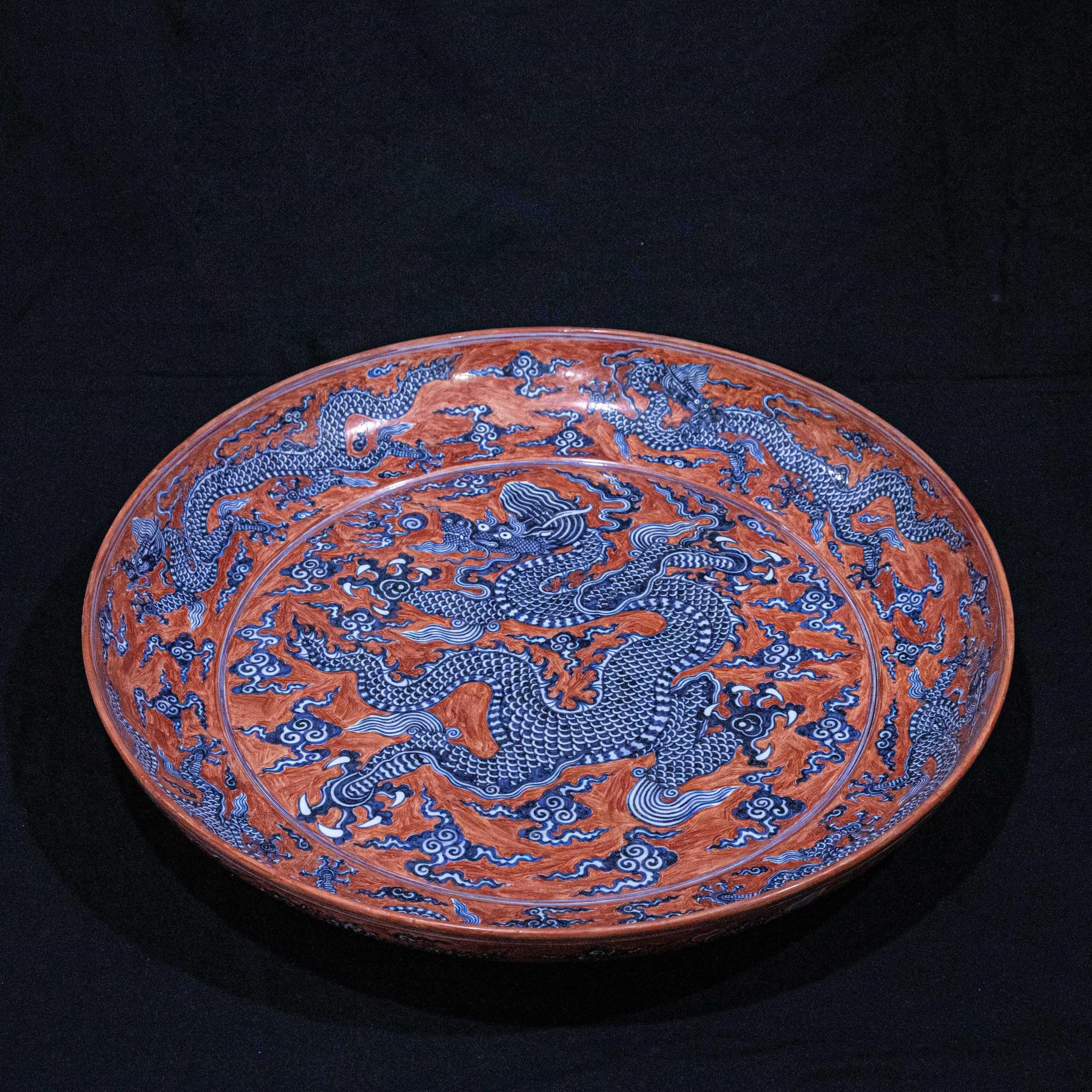 Dragon patterned plate
